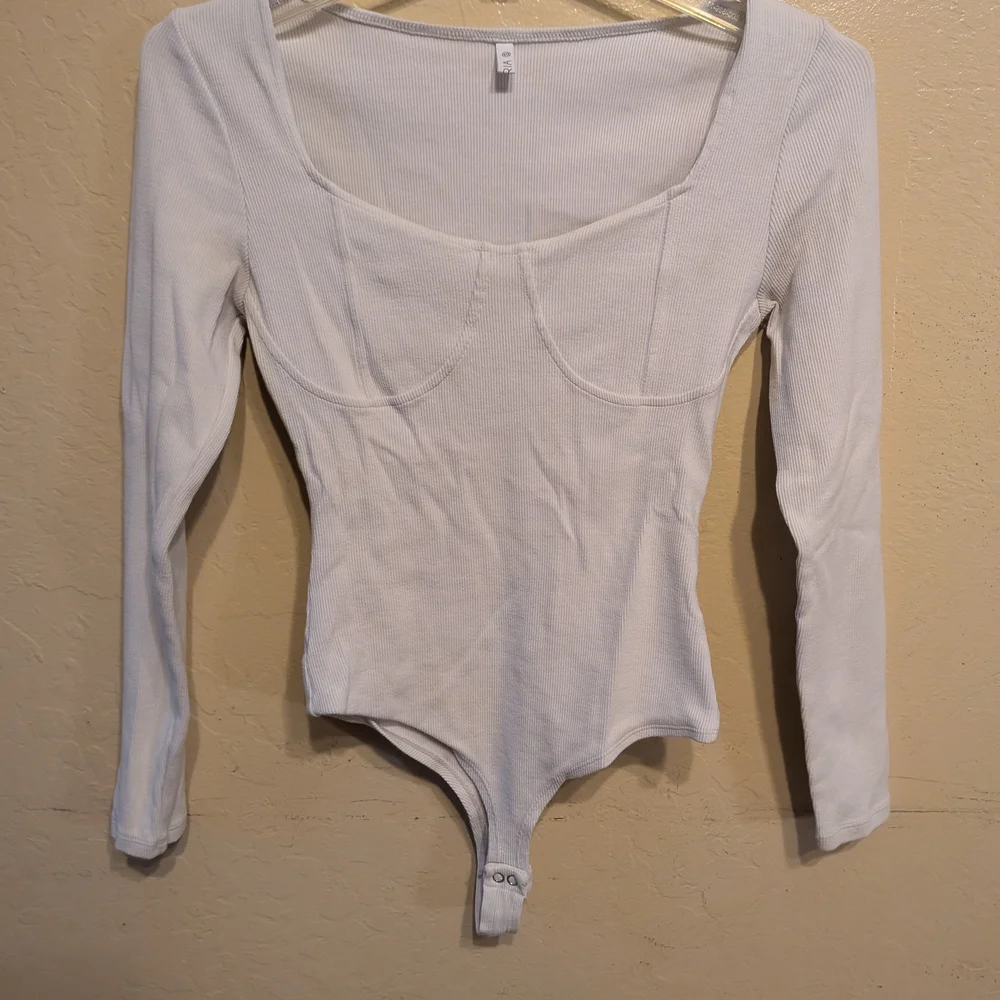 ReoRia White Ribbed Long Sleeve Bodysuit - Picture 1 of 3